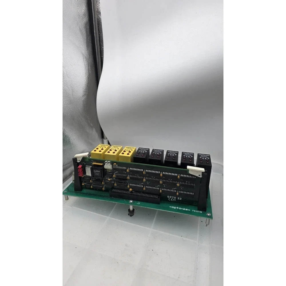 OPTO22 CIRCUIT BOARD PB32HQ w/  OPTO22 B4 brain board , 8*IDC5Q